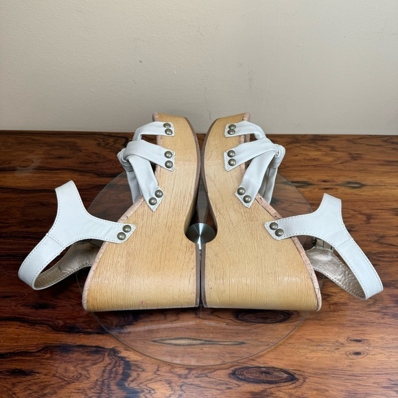 Korks Dawson Sandal in Off White - Picture 12 of 14